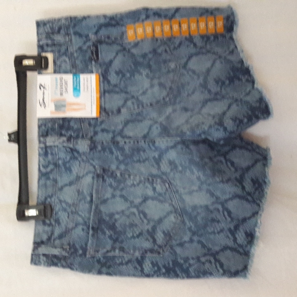 Seven 7 Women's Shorts Weekend Jeans Size 12 Python Print Fray Hem Comfo…